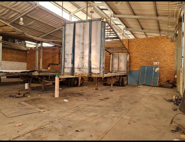 1,000M² WAREHOUSE TO LET IN WADEVILLE